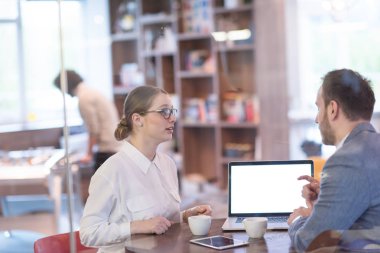 yaratıcı Office Başlangıç iş takım çalışma ile dizüstü