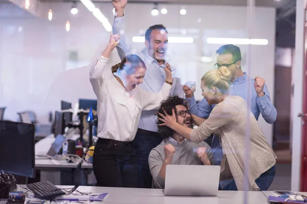 Portret van succesvolle zakenmensen — Stockfoto