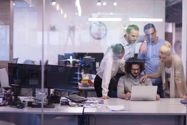 Retrato de gente de negocios exitosa — Foto de Stock