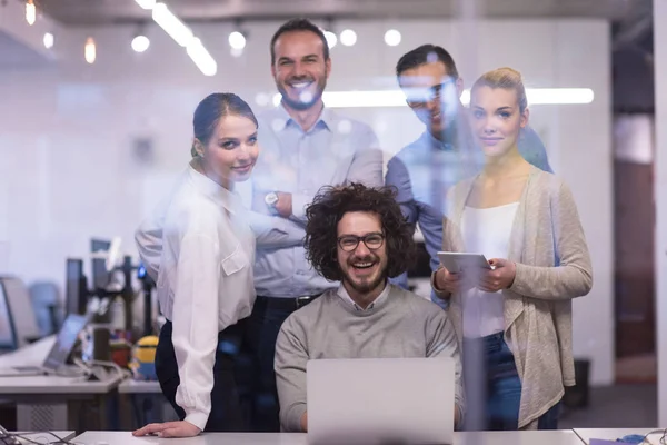 Portret van succesvolle zakenmensen — Stockfoto