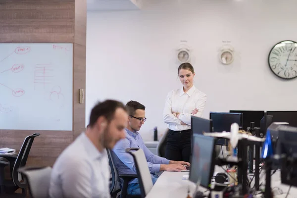 Portrét Úspěšné Podnikatelky Podnikatelky Zaneprázdněné Startup Office — Stock fotografie