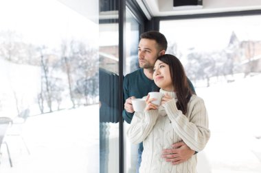 çok ırklı çift cam kenarında zevk sabah kahve