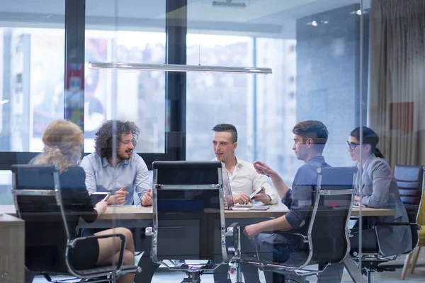 Business people discussing business plan — Stock Photo, Image