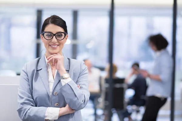 Retrato Empresário Bem Sucedido Empreendedor Escritório Inicialização Ocupado — Fotografia de Stock