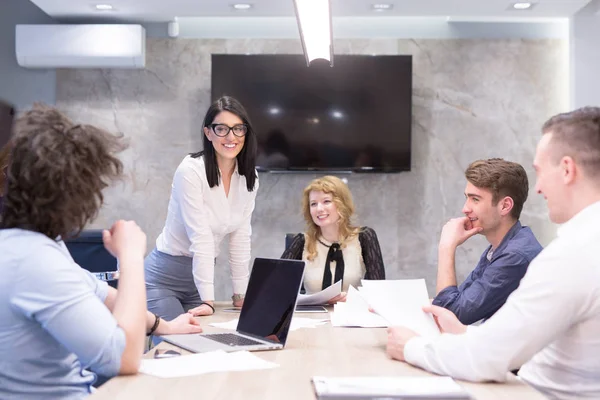 Business people discussing business plan — Stock Photo, Image