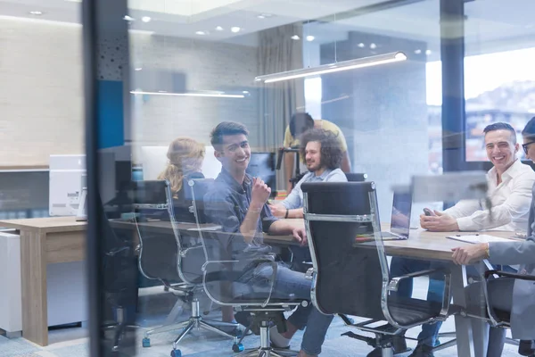 Gente de negocios discutiendo plan empresarial — Foto de Stock