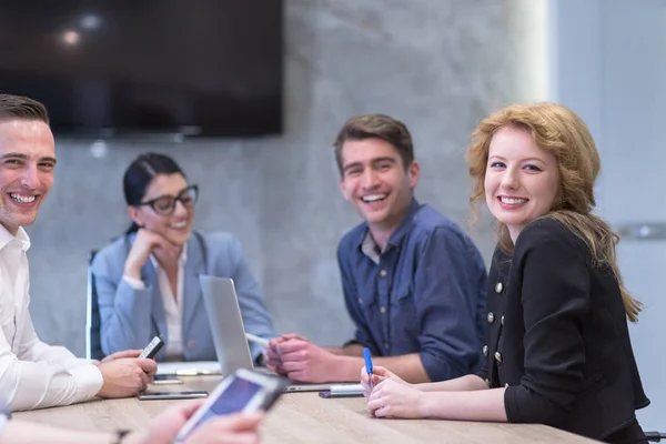 Grupo de jóvenes empresarios — Foto de Stock