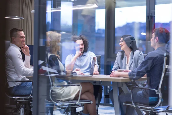 Gente de negocios discutiendo plan empresarial — Foto de Stock