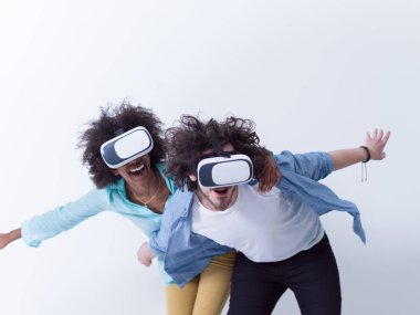 çok ırklı çift VR gözlük kullanma