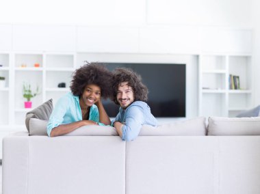 genç çok ırklı bir çift 