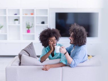 genç çok ırklı bir çift 