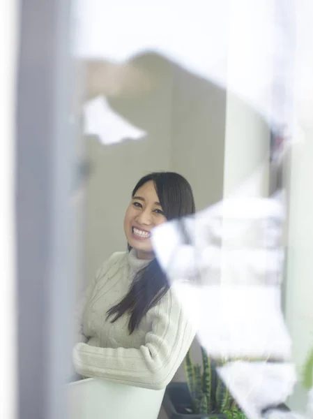 Jong mooi aziatisch vrouw — Stockfoto