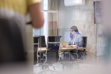 Genç kadın girişimci serbest meslek 