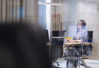 Genç kadın girişimci serbest meslek 