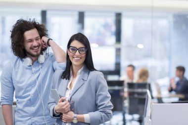 İş adamları toplantı için hazırlanıyor 