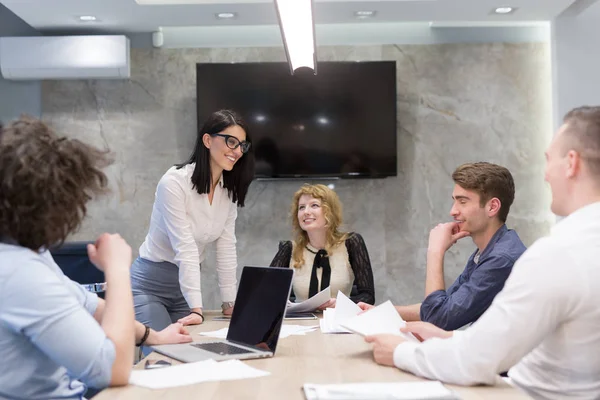 Business people discussing business plan — Stock Photo, Image