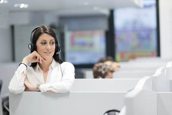 Operadora de call center feminina — Fotografia de Stock