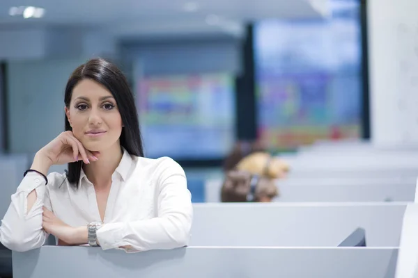 Operatore di call center femminile — Foto Stock