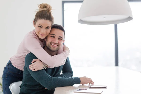 Retrato de casal bonito feliz — Fotografia de Stock