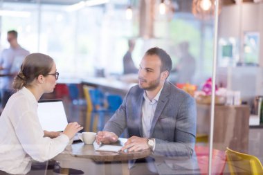 yaratıcı Office Başlangıç iş takım çalışma ile dizüstü