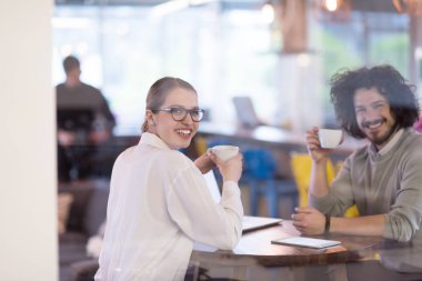 yaratıcı Office Başlangıç iş takım çalışma ile dizüstü