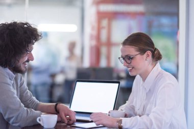 yaratıcı Office Başlangıç iş takım çalışma ile dizüstü