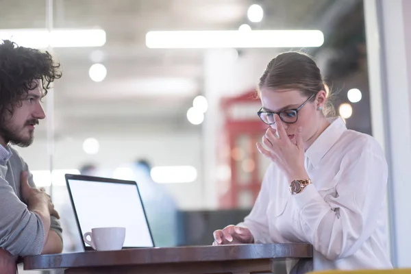 Starta Företag Människor Som Använder Laptop Förbereda Sig För Nästa — Stockfoto