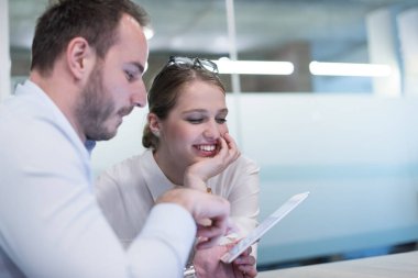 İş insanlar çalışma ile Tablet başlangıç Office