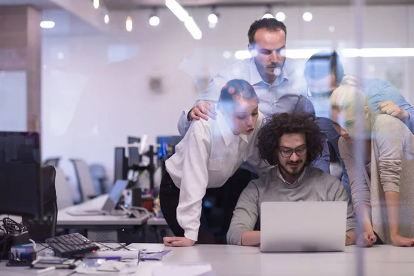 Retrato de gente de negocios exitosa — Foto de Stock