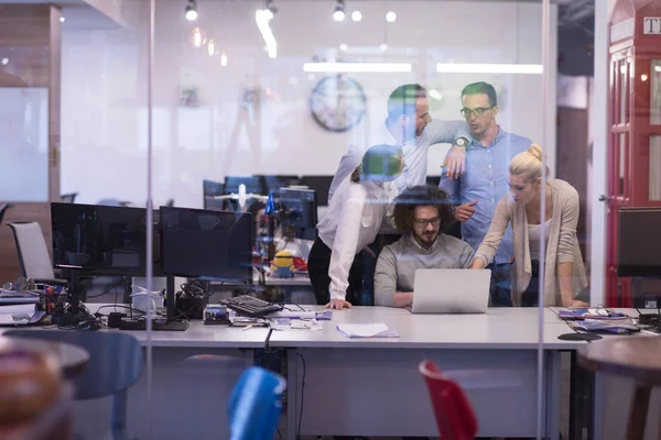 Retrato de gente de negocios exitosa — Foto de Stock