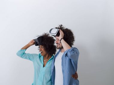 VR kulaklık gözlük kullanma çift