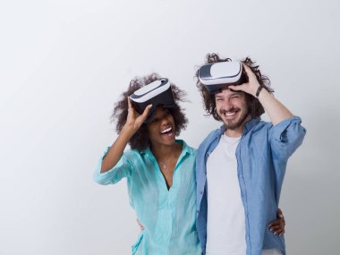 VR kulaklık gözlük kullanma çift