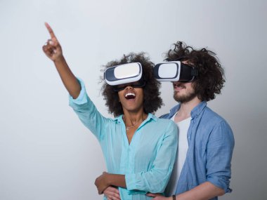 VR kulaklık gözlük kullanma çift