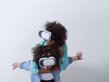 VR kulaklık gözlük kullanma çift
