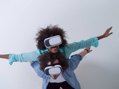 VR kulaklık gözlük kullanma çift