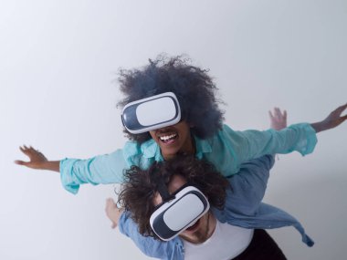 VR kulaklık gözlük kullanma çift