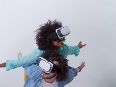 VR kulaklık gözlük kullanma çift