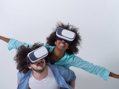 VR kulaklık gözlük kullanma çift