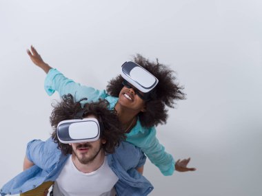 VR kulaklık gözlük kullanma çift