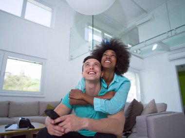 çok ırklı kaç sarılma