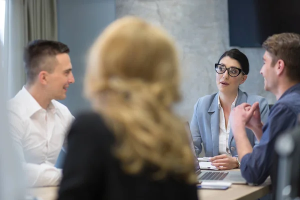 Startup Business Team ad un meeting in un moderno edificio per uffici — Foto Stock