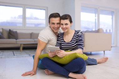 Çift katta oturan ve internet kullanımı