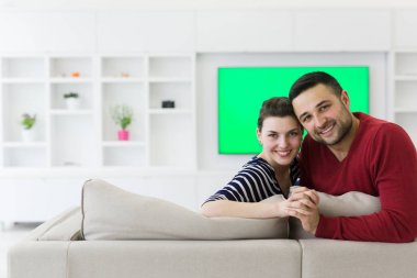 Kaç sarılma ve kanepede rahatlatıcı