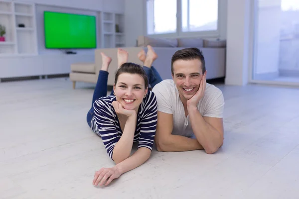 Preciosa pareja disfrutando del tiempo libre —  Fotos de Stock