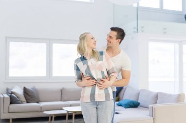  mutlu genç güzel çifte sarılma