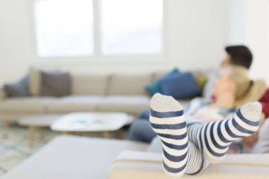 Kaç sarılma ve kanepede rahatlatıcı