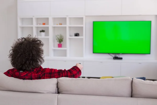 Man in badjas genieten van vrije tijd — Stockfoto