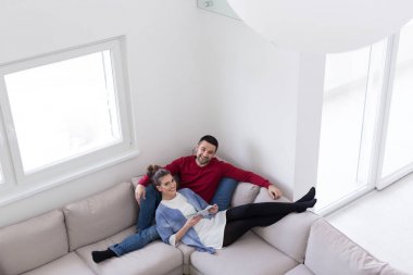 ouple rahatlatıcı evde tablet kullanma