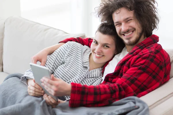Ouple relaxing at home — Stock Photo, Image