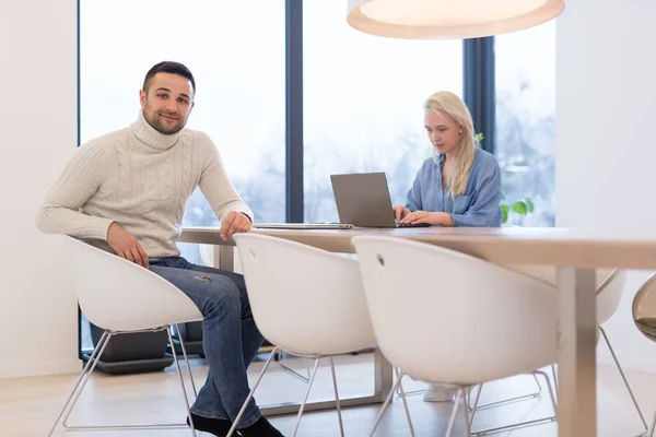 Gente de negocios discutiendo plan empresarial — Foto de Stock